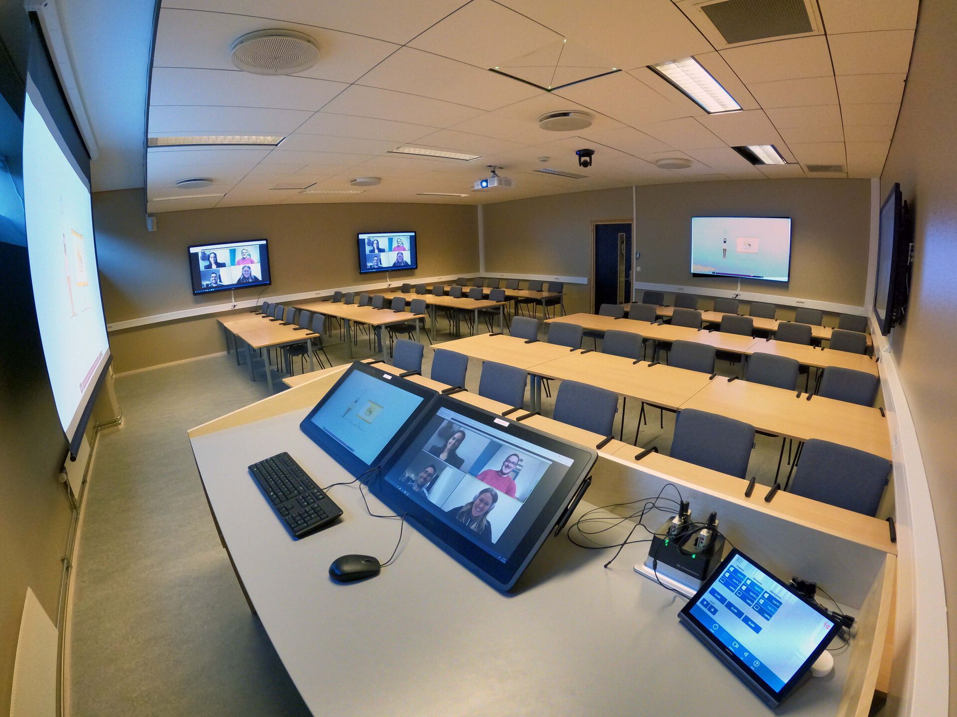 The picture of the teaching room.