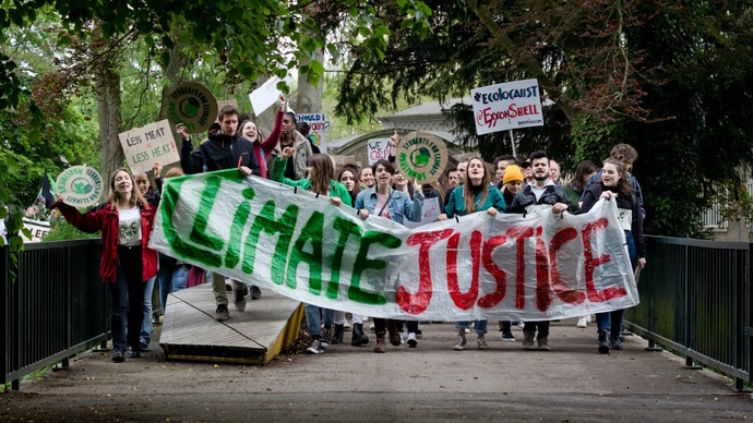 Elever som protesterer for klimarettferd. Illustrasjonsfoto.