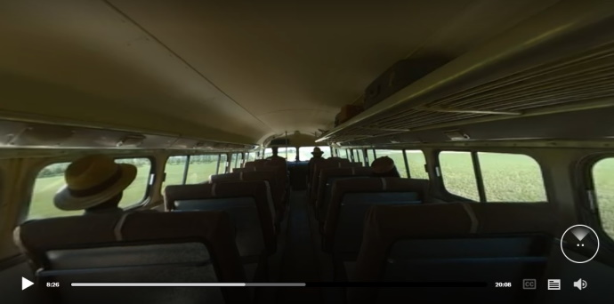 Skjermbilde fra filmen Traveling While Black fra New York Times. Viser innsiden av en buss, sett fra perspektivet til en passasjer. 360 grader